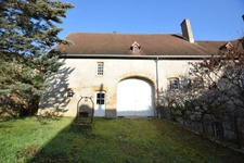 Stone property of 252 m2, with outbuildings, in COUCHES with 1186 m2 of land.