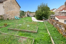 Renovated property of 324 m2 with land in COUCHES (71)