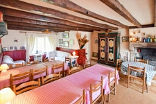 Maison de 177 m2 avec terrain de 2408 m2, avec licence IV, à LA CHAPELLE SOUS UCHON (71)