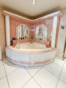 House of 157 m2, swimming pool and land of 3715 m2 in COUCHES (71)