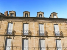 House for sale in AUTUN with studio and PMR bedroom, courtyard, garage