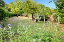 Old house of 201 m2 with land, in COUCHES (71)