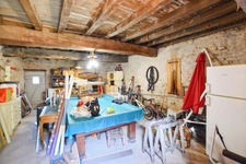 Old house of 201 m2 with land, in COUCHES (71)