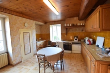 Propriete agricole avec deux maisons, bâtiments et 2,9 hectares de terrain CREOT (71)