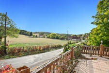 Maison de 177 m2 avec terrain de 2408 m2, avec licence IV, à LA CHAPELLE SOUS UCHON (71)