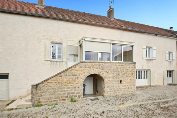 Maison de 130 m2 sur 1012 m2 de terrain à SAINT JEAN DE TREZY (71)