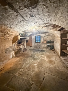 Stone property of 252 m2, with outbuildings, in COUCHES with 1186 m2 of land.