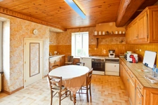 Propriete agricole avec deux maisons, bâtiments et 2,9 hectares de terrain CREOT (71)
