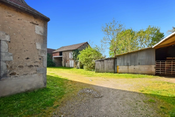 Ancienne ferme de 87 m2 à rénover avec dépendances à Collonge la Madeleine (71)
