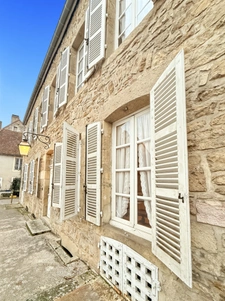 Stone property of 252 m2, with outbuildings, in COUCHES with 1186 m2 of land.