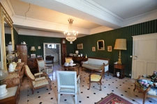 Stone property of 252 m2, with outbuildings, in COUCHES with 1186 m2 of land.
