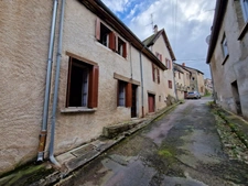 House on Couches of 195 m2 with courtyard and commercial premises