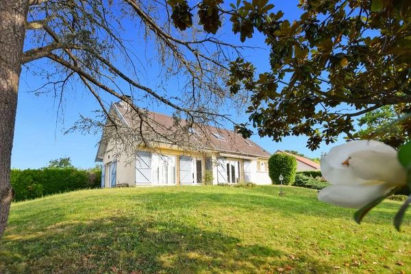 Maison sur sous-sol de 149 m2 avec 1840 m2 de terrain  à FARGES LES CHALON (71)