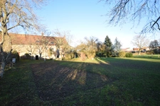 Longère de 136 m2 avec 6900 m2 de terrain, dépendances à Saint emiland