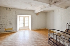 Maison historique du XII ème siècle de 471 m2, avec partie commerce à COUCHES 71 en BOURGOGNE