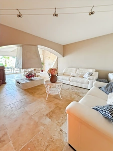 House of 157 m2, swimming pool and land of 3715 m2 in COUCHES (71)