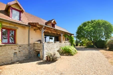 Stone house of 120 m2 with 5112 m2 of land in SAINT EMILAND (71)
