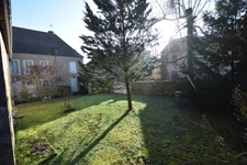 Stone property of 252 m2, with outbuildings, in COUCHES with 1186 m2 of land.
