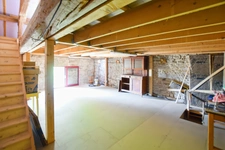 Stone house of 120 m2 with 5112 m2 of land in SAINT EMILAND (71)