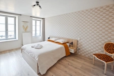 Renovated property of 324 m2 with land in COUCHES (71)