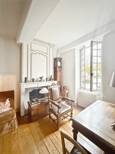 Stone property of 252 m2, with outbuildings, in COUCHES with 1186 m2 of land.