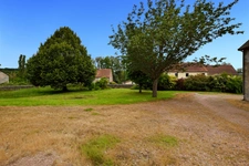 Propriété de 140 m2 à Auxy, avec 1466 m2 de terrain clos.