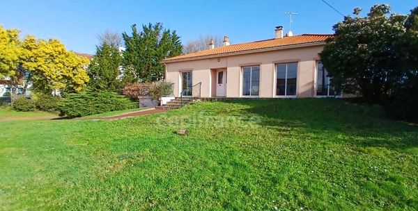 Belle maison à vendre de 162 m2 (+ 160 m2 en sous-sol), quartier La Houssais (Rezé, au sud de Nantes) 