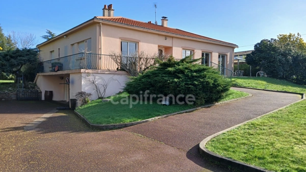 EXCLUSIVITE: Belle maison à vendre de 162 m2 (+ 160 m2 en sous-sol), quartier Classerie (Rezé, au sud de Nantes) 