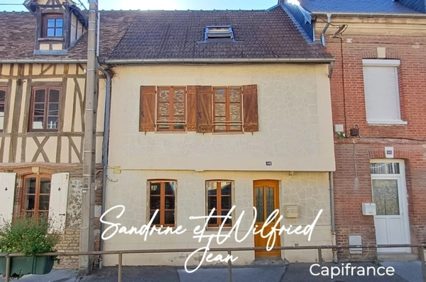 LES ANDELYS (27) - Maison de ville avec cour – 2 chambres – Cœur du Grand Andely