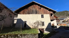 A VENDRE - Ancien corps de ferme à rénover, centre-village du Bouchet-Mont-Charvin (74)