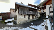 A VENDRE - Ancien corps de ferme à rénover, centre-village du Bouchet-Mont-Charvin (74)