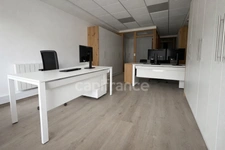 A Vendre : Local pour activité professionnelle ou bureaux au coeur du Grand Bornand - Emplacement stratégique dans une station dynamique