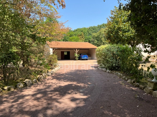 Propriété de caractère – env. 260 m² habitables – Parc paysager de 6 218 m² – Piscine – Dépendances