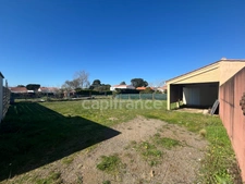 Building plot of 340 m² in Brem-sur-Mer – Close to the sea – South-facing – Quiet