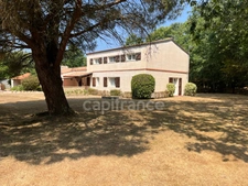 Propriété de caractère – env. 260 m² habitables – Parc paysager de 6 218 m² – Piscine – Dépendances