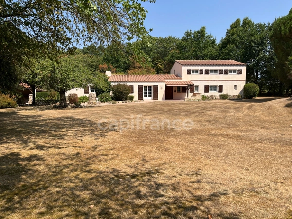 Propriété de caractère – env. 250 m² habitables – Parc paysager de 6 218 m² – Piscine – Dépendances