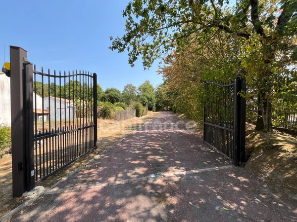 Propriété de caractère – env. 260 m² habitables – Parc paysager de 6 218 m² – Piscine – Dépendances