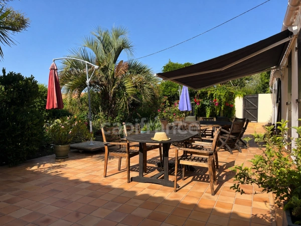 Propriété avec dépendances au coeur d’un jardin paysager– 230 m² habitables – À 10 min des plages des Sables-d'Olonne