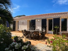 Propriété avec dépendances au coeur d’un jardin paysager– 230 m² habitables – À 10 min des plages des Sables-d'Olonne