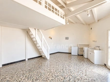 Rare aux Sables-D’olonne : Maison de caractère à rénover, jardin intimiste, garage et dépendances à fort potentiel 