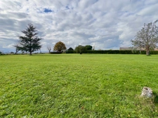 Dpt Allier (03) A vendre à Varennes sur Allier - Longère T6 garages, grande terrasse couverte, terrain clos et arboré de 4621m2