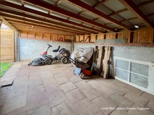 Dpt Allier (03) A vendre à Varennes sur Allier - Longère T6 garages, grande terrasse couverte, terrain clos et arboré de 4621m2