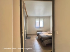 Maison 5 pièces à vendre à SAINT-BONNET-PRES-RIOM (63) avec 4 chambres, terrasse et grand garage.