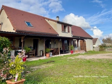 Dpt Allier (03) A vendre à Varennes sur Allier - Longère T6 garages, grande terrasse couverte, terrain clos et arboré de 4621m2