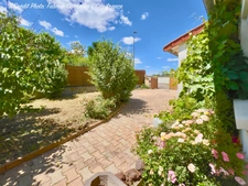 Maison individuelle de plain pied, 5 pièces LE CENDRE (63) avec jardin. Une belle opportunité de rénovation au cœur d'un secteur recherché
