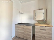 Maison 5 pièces à vendre à SAINT-BONNET-PRES-RIOM (63) avec 4 chambres, terrasse et grand garage.