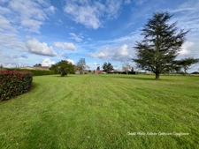Dpt Allier (03) A vendre à Varennes sur Allier - Longère T6 garages, grande terrasse couverte, terrain clos et arboré de 4621m2