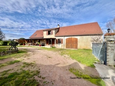 Dpt Allier (03) A vendre à Varennes sur Allier - Longère T6 garages, grande terrasse couverte, terrain clos et arboré de 4621m2