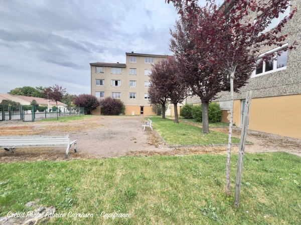 GERZAT (63) OPPORTUNITÉ INVESTISSEUR APPARTEMENT T3 LUMINEUX 60 m² (Loi Carrez) Locataire en place 9 000 €/an Rendement brut 6,50 %