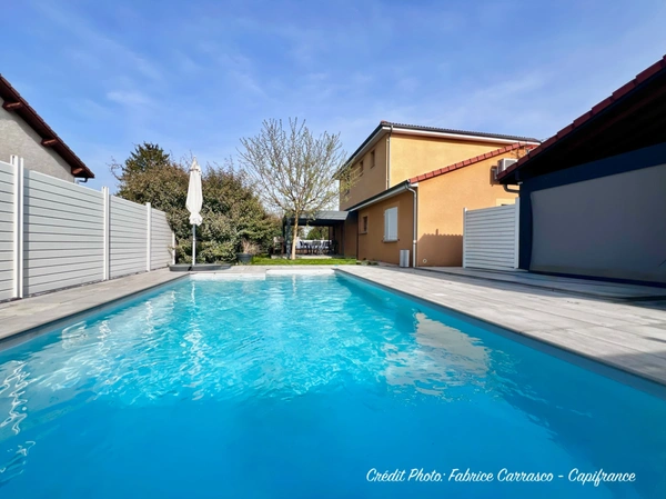 MARINGUES (63) Maison 144 m², Piscine, terrasse bioclimatique, Garage + Carport, jardin arboré